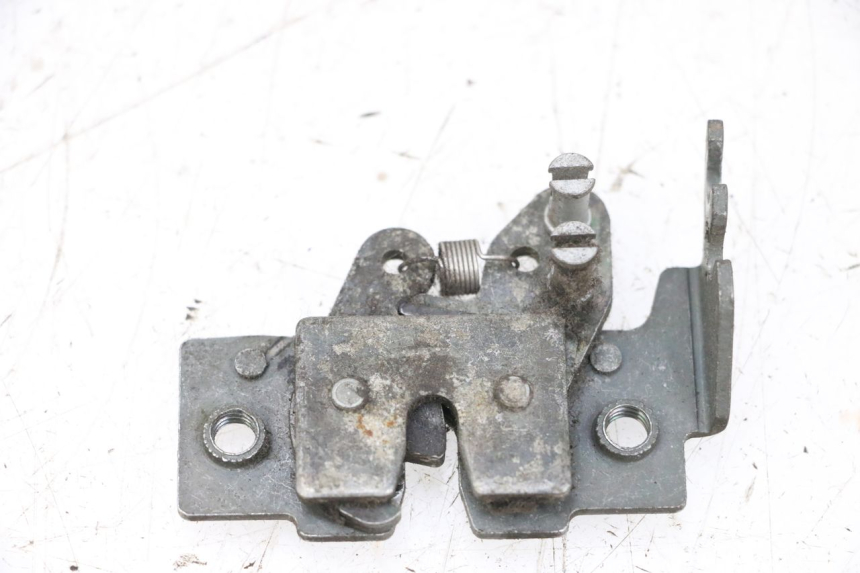 photo de SERRURE DE SELLE PIAGGIO X8 125 (2004 - 2007) - Zoom état d’usage