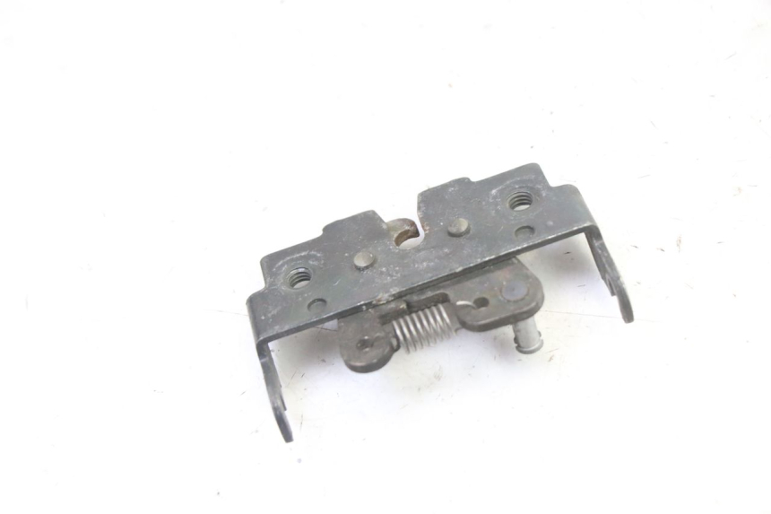 photo de SERRURE DE SELLE PIAGGIO X9 EVOLUTION 125 (2003 - 2007) - Autre angle de vue