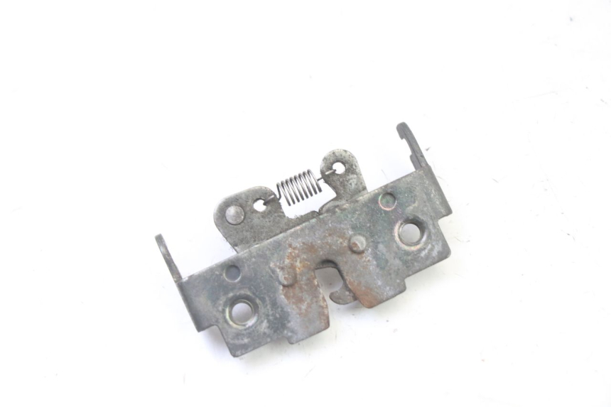 photo de SERRURE DE SELLE PIAGGIO X9 EVOLUTION 125 (2003 - 2007) - Zoom état d’usage