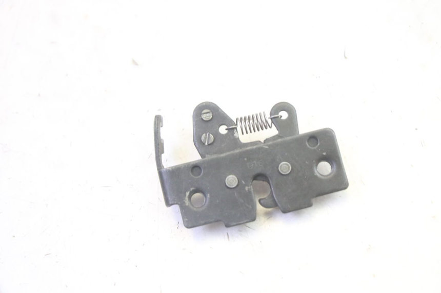 photo de SERRURE DE SELLE PIAGGIO XEVO - X EVO 125 (2007 - 2017) - Zoom état d’usage