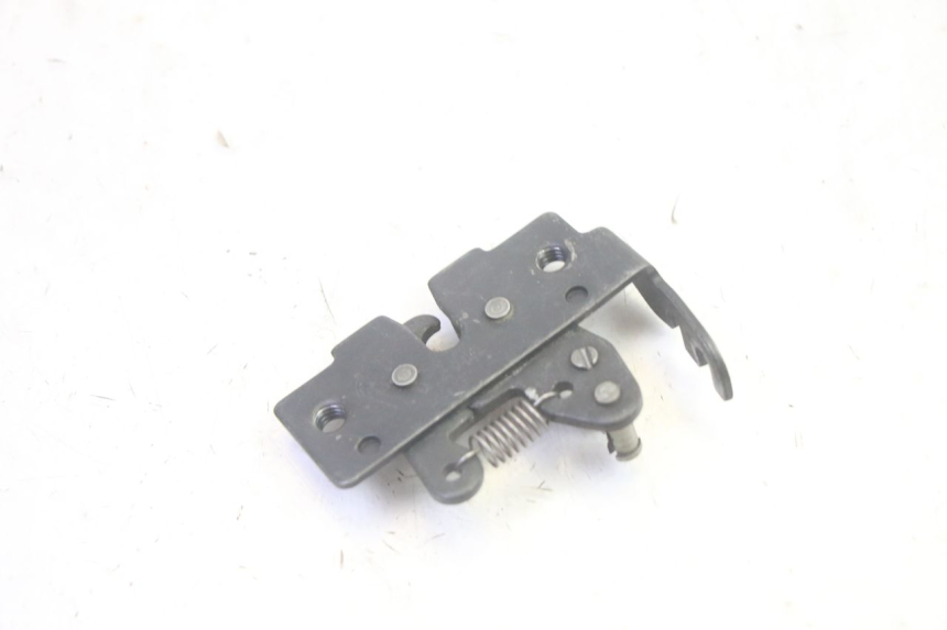 photo de SERRURE DE SELLE PIAGGIO XEVO - X EVO 125 (2007 - 2017) - Autre angle de vue