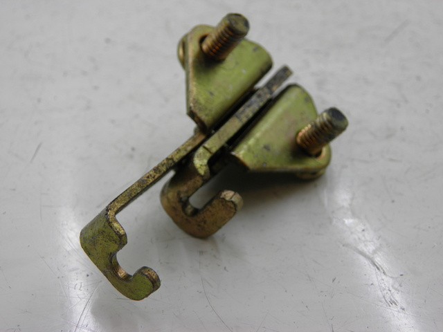 photo de SERRURE DE SELLE YAMAHA FZS FAZER 1000 (2003 - 2005) - Autre angle de vue