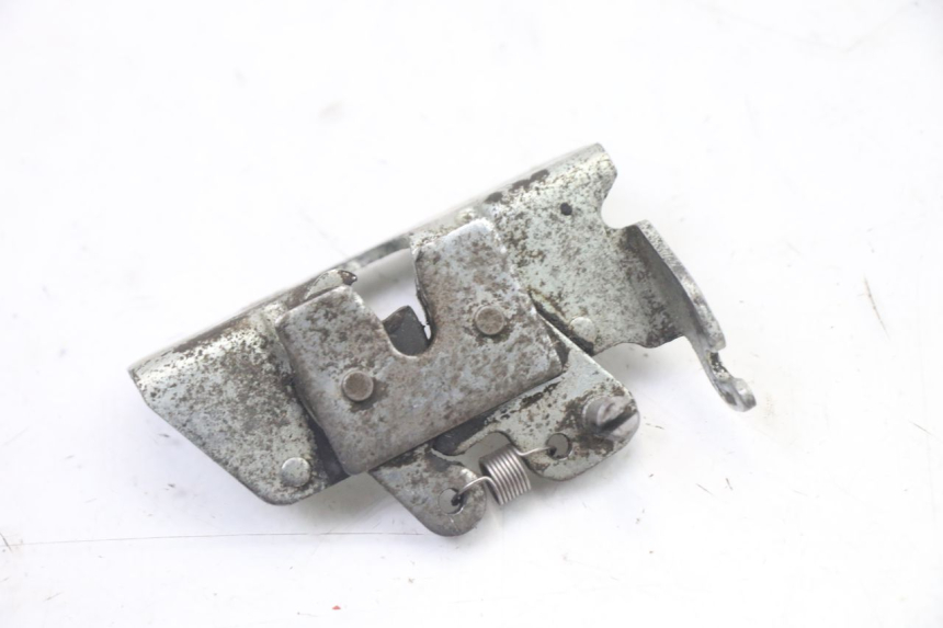 photo de SERRURE DE SELLE YAMAHA TZR 50 (2008 - 2016) - Détail de la pièce