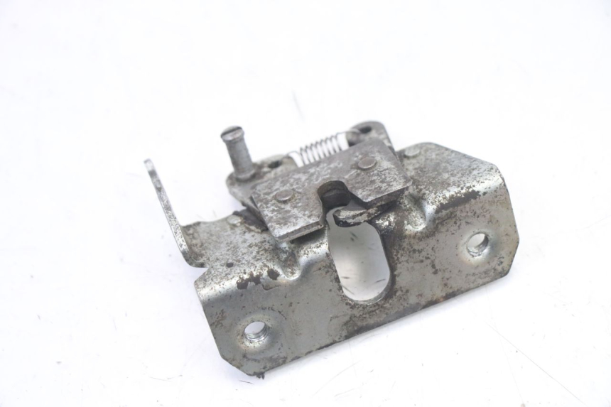 photo de SERRURE DE SELLE YAMAHA TZR 50 (2008 - 2016) - Zoom état d’usage