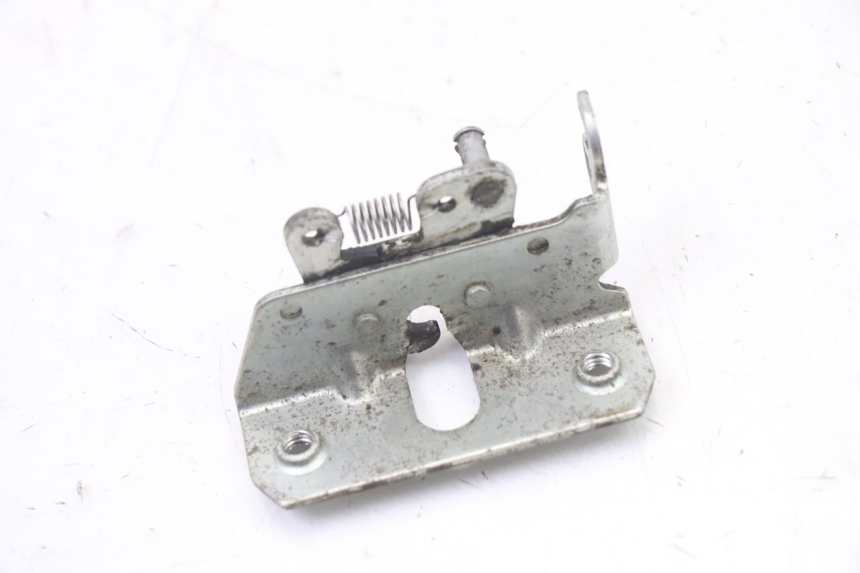 photo de SERRURE DE SELLE YAMAHA TZR 50 (2008 - 2016) - Autre angle de vue