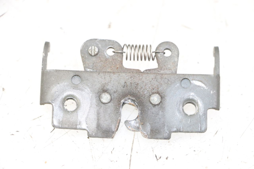 photo de SERRURE DE SELLE YAMAHA X-MAX XMAX ABS 250 (2010 - 2014) - Zoom état d’usage