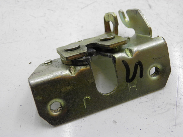 photo de SERRURE DE SELLE YAMASAKI YM50QT-N3 RETRO 50 (2012 - 2014) - Zoom état d’usage