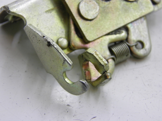 photo de SERRURE DE SELLE YAMASAKI YM50QT-N3 RETRO 50 (2012 - 2014) - Gros plan technique