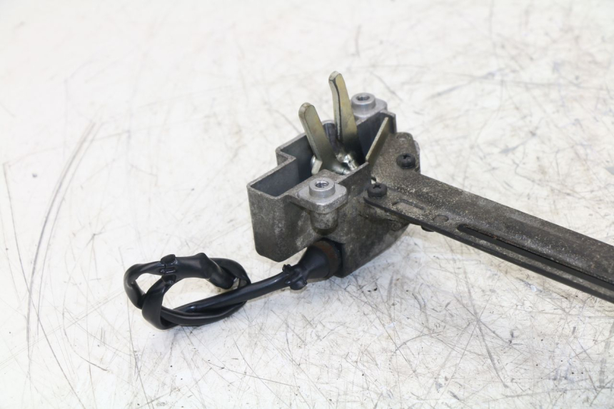 photo de SERRURE DE SELLE YAMAHA YP MAJESTY ABS 400 (2007 - 2009) - Gros plan technique