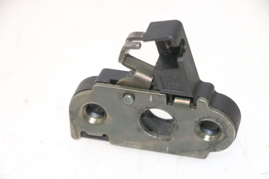 photo de SERRURE DE SELLE YAMAHA YP MAJESTY 125 (1998 - 2001) - Détail de la pièce