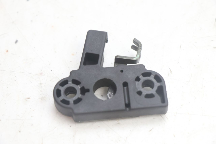 photo de SERRURE DE SELLE YAMAHA YP MAJESTY 125 (2002 - 2006) - Zoom état d’usage