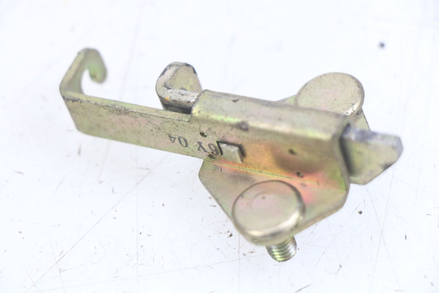 photo de SERRURE DE SELLE YAMAHA YZF R THUNDERCAT 600 (1996 - 2003) - Zoom état d’usage