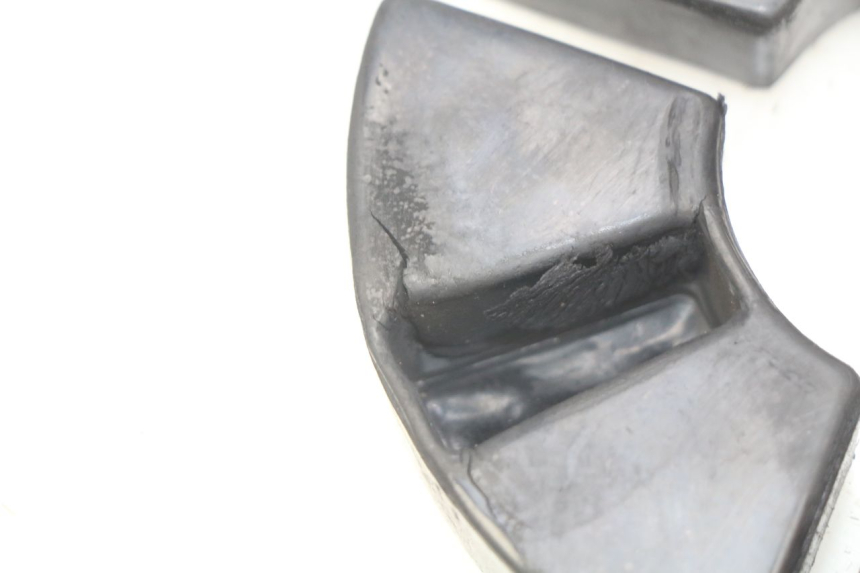 photo de SILENTBLOC COURONNE ROYAL ENFIELD BULLET CLASSIC 500 (2017 - 2020) - Gros plan technique