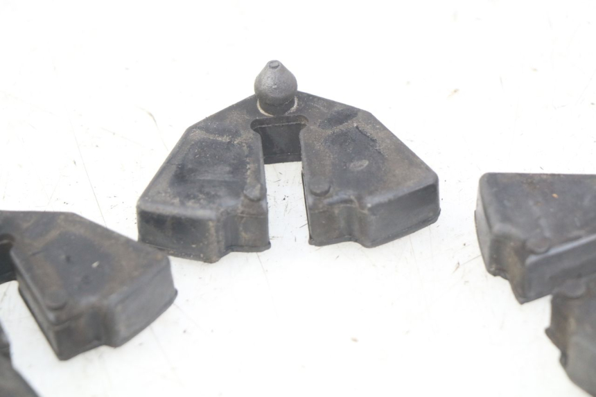 photo de SILENTBLOC COURONNE SUZUKI GSX-F GSX  F 1100 (1988 - 1994) - Gros plan technique