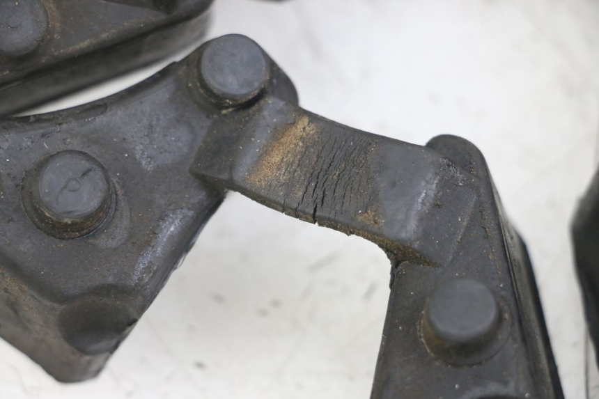 photo de SILENTBLOC COURONNE TRIUMPH SPEED TRIPLE T301 900 (1994 - 1996) - État de surface