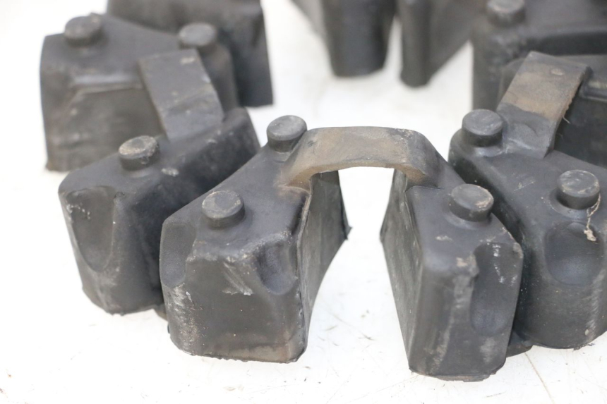 photo de SILENTBLOC COURONNE TRIUMPH SPRINT 900 (1995 - 1998) - Autre angle de vue