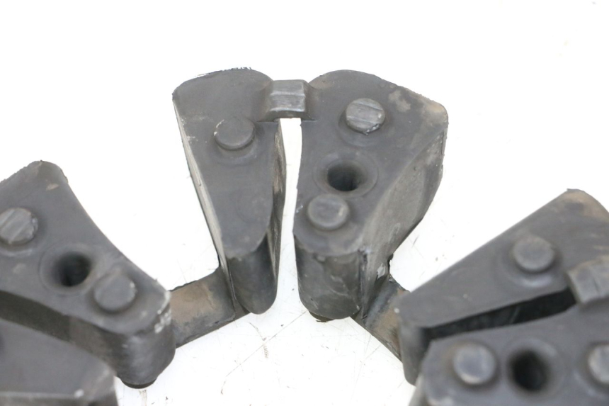 photo de SILENTBLOC COURONNE TRIUMPH SPRINT 900 (1995 - 1998) - Points de fixation