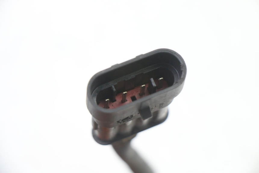 photo de SONDE LAMBDA PEUGEOT SATELIS 250 (2006 - 2012) - Gros plan technique