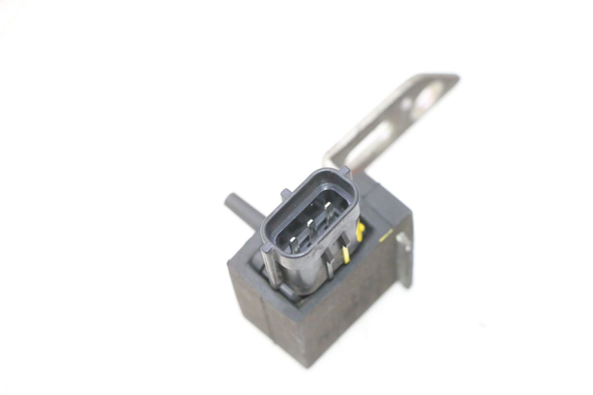 photo de SONDE PRESSION AIR SUZUKI BURGMAN 125 (2007 - 2014) - Autre angle de vue