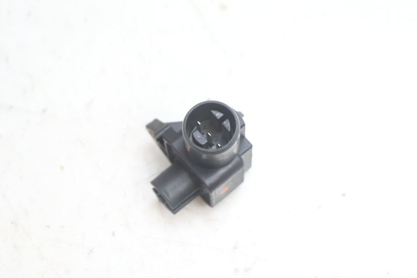 photo de SONDE PRESSION AIR HONDA FJS SILVER WING SILVERWING 400 (2005 - 2008) - Autre angle de vue