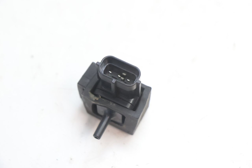 photo de SONDE PRESSION AIR SUZUKI GSR 600 (2005 - 2012) - Autre angle de vue
