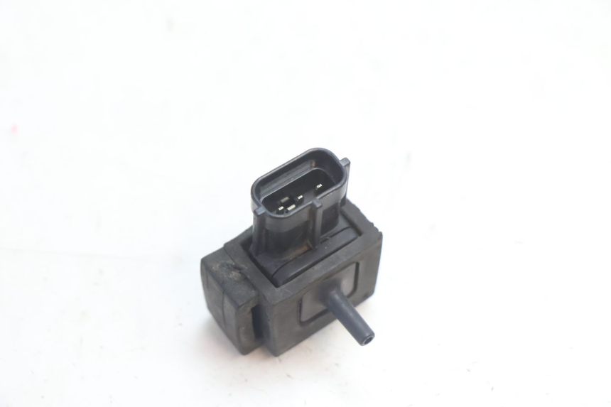 photo de SONDE PRESSION AIR SUZUKI GSR 600 (2005 - 2012) - Gros plan technique