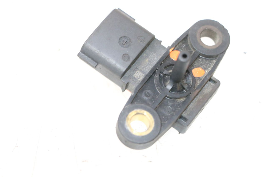 photo de SONDE PRESSION AIR PEUGEOT SATELIS COMPRESSOR K15 125 (2006 - 2009) - Gros plan technique