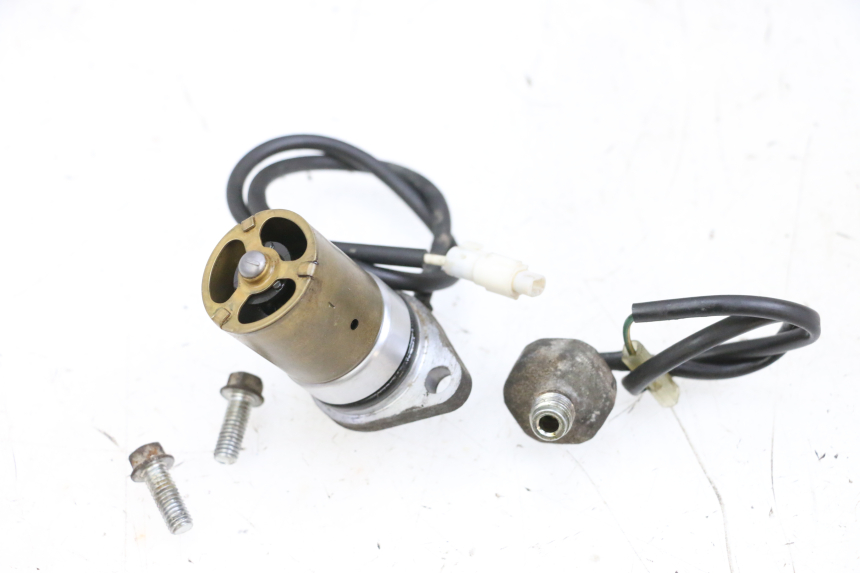 photo de SONDE PRESSION D'HUILE SUZUKI BURGMAN 650 (2013 - 2020) - Vue d’ensemble