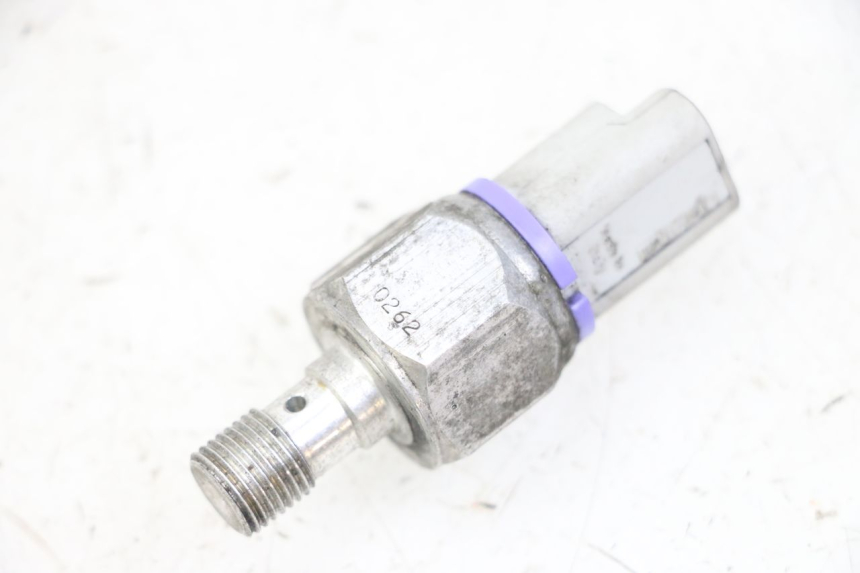 photo de SONDE PRESSION HUILE FREIN PIAGGIO MP3 LT 300 (2010 - 2016) - Autre angle de vue