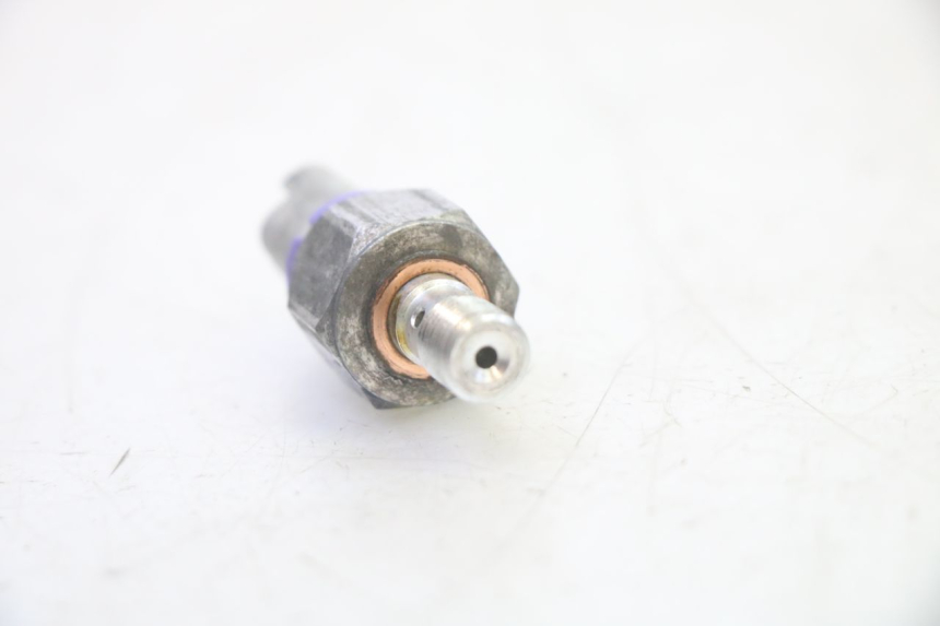 photo de SONDE PRESSION HUILE FREIN PIAGGIO MP3 500 (2011 - 2015) - Gros plan technique