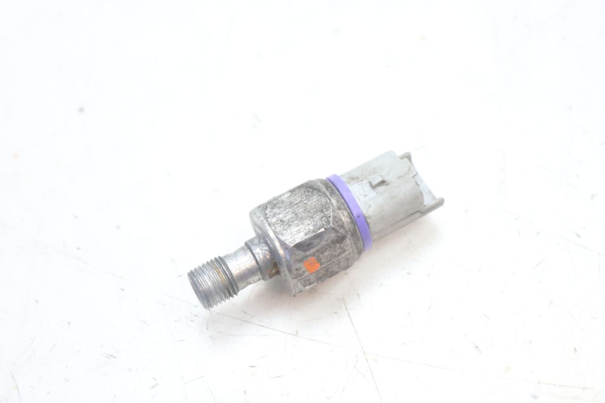 photo de SONDE PRESSION HUILE FREIN PIAGGIO MP3 125 (2006 - 2014) - Vue principale