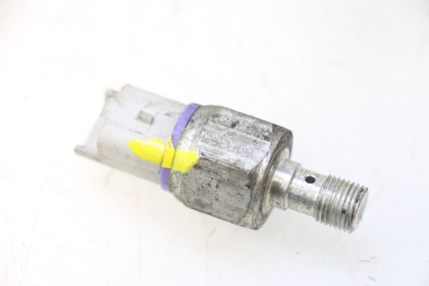 photo de SONDE PRESSION HUILE FREIN PIAGGIO MP3 500 (2011 - 2015) - Vue principale