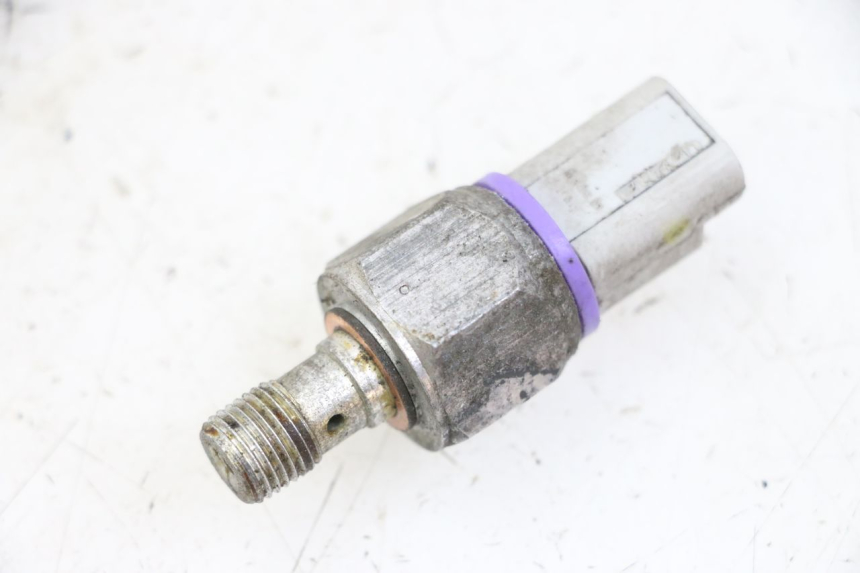 photo de SONDE PRESSION HUILE FREIN PIAGGIO MP3 125 (2006 - 2014) - Vue principale