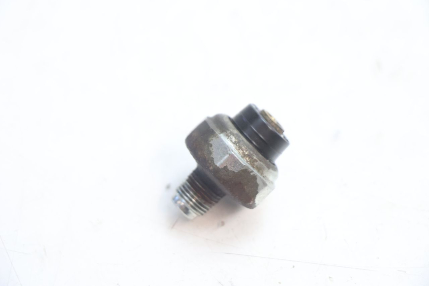 photo de SONDE PRESSION D'HUILE SUZUKI SV S 650 (1999 - 2002) - Zoom état d’usage