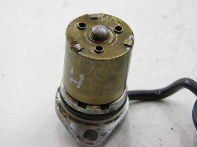 photo de SONDE PRESSION D'HUILE YAMAHA FJR 1300 (2004 - 2005) - Gros plan technique