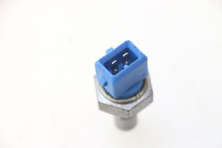photo de SONDE TEMPÉRATURE MOTEUR PIAGGIO LIBERTY IGET S 125 (2016 - 2020) - Zoom état d’usage