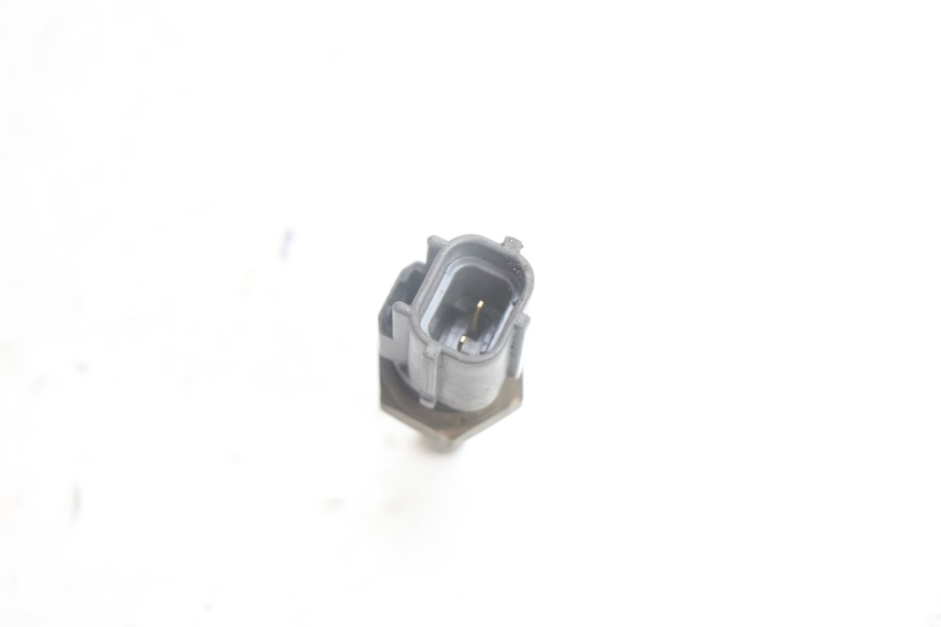 photo de SONDE TEMPERATURE D'EAU SUZUKI BURGMAN EXECUTIVE ABS 650 (2006 - 2012) - Zoom état d’usage