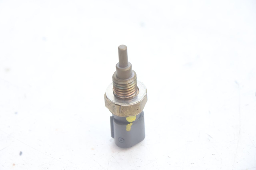 photo de SONDE TEMPERATURE D'EAU HONDA FJS SILVER WING SILVERWING 400 (2005 - 2008) - Autre angle de vue