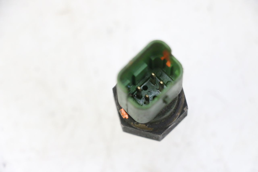 photo de SONDE TEMPERATURE D'EAU PIAGGIO MP3 RL 250 (2006 - 2010) - Zoom état d’usage