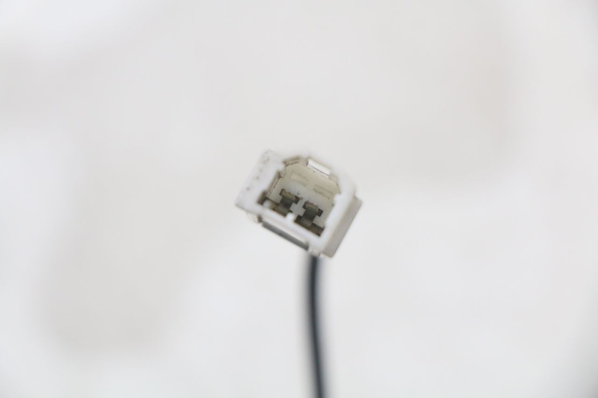 photo de SONDE TEMPERATURE EXTERIEURE PEUGEOT SATELIS 125 (2010 - 2012) - Autre angle de vue