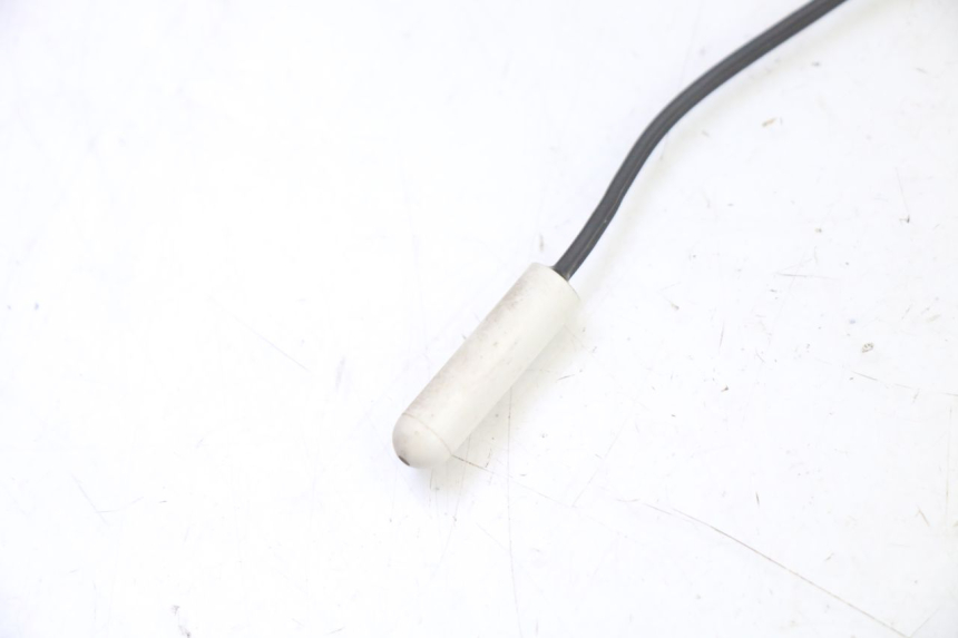 photo de SONDE TEMPERATURE EXTERIEURE PEUGEOT SATELIS 250 (2006 - 2012) - Zoom état d’usage