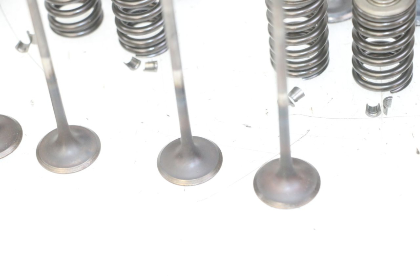 photo de SOUPAPE HONDA CB R 1000 (2018 - 2023) - Vue produit