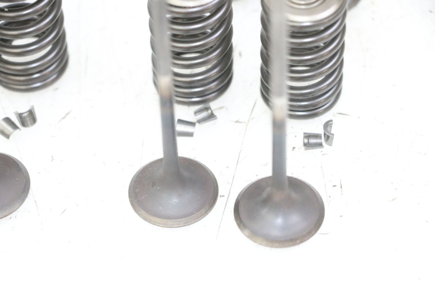 photo de SOUPAPE HONDA CB R 1000 (2018 - 2023) - Zoom composants