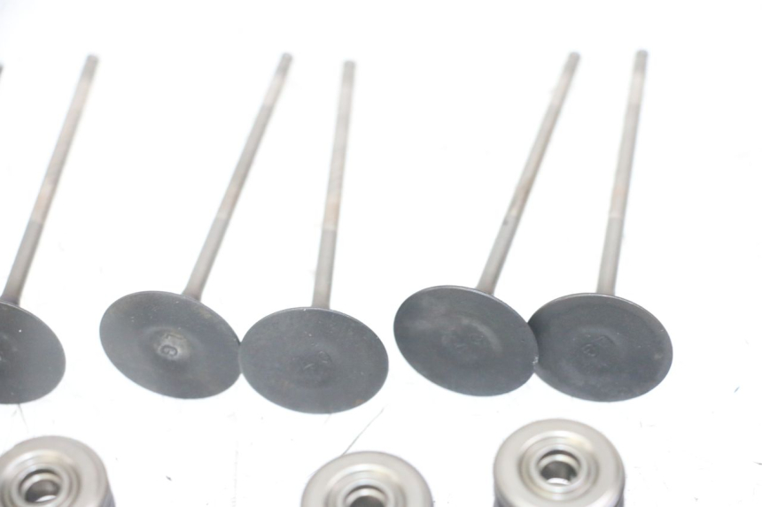 photo de SOUPAPE HONDA CB R 1000 (2018 - 2023) - Inspection visuelle