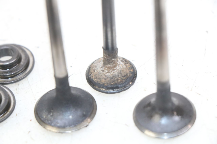 photo de SOUPAPE HONDA CM 125 (1983 - 2003) - Zoom état d’usage