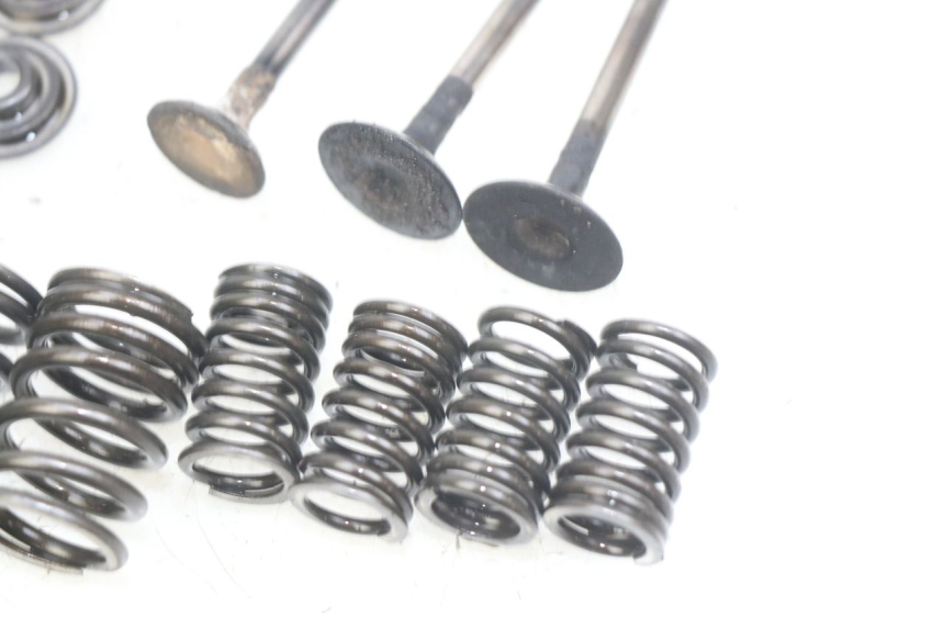 photo de SOUPAPE HONDA CM 125 (1983 - 2003) - Autre angle de vue