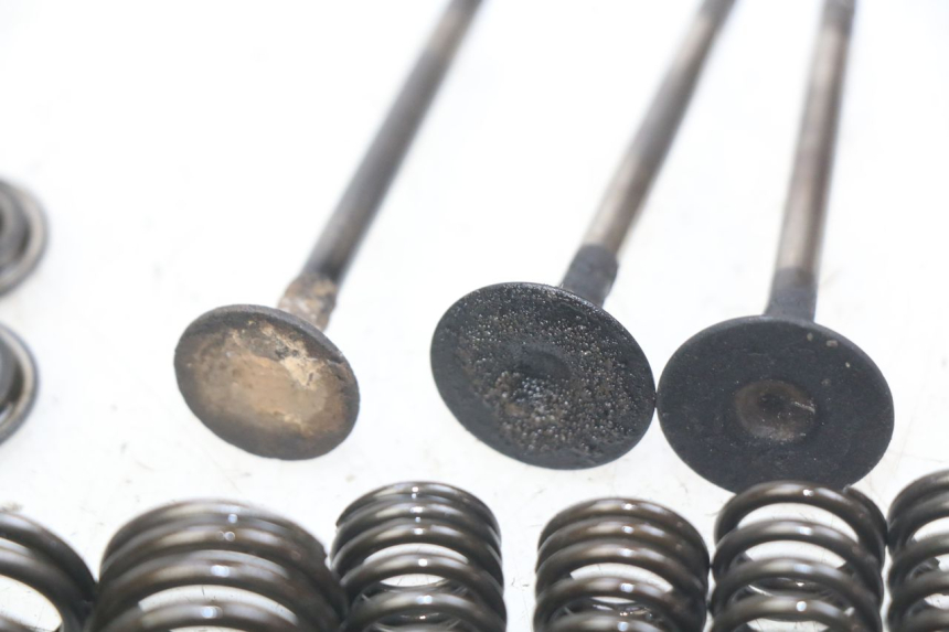 photo de SOUPAPE HONDA CM 125 (1983 - 2003) - Vue d’ensemble