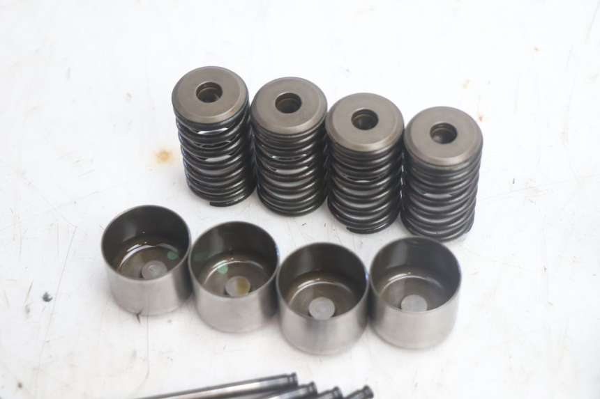 photo de SOUPAPE HONDA FJS SILVER WING SILVERWING 400 (2005 - 2008) - Gros plan technique