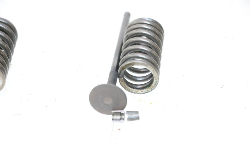 photo de SOUPAPE PEUGEOT KISBEE 4T 50 (2010 - 2017) - Zoom état d’usage