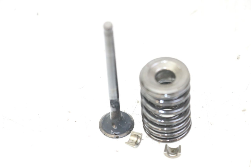 photo de SOUPAPE KYMCO AGILITY 4T 50 (2018 - 2022) - Zoom état d’usage